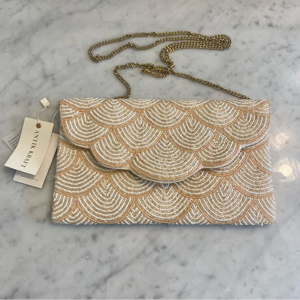 Sequin Purse (with detachable gold chain strap). NWT. Smoke free home